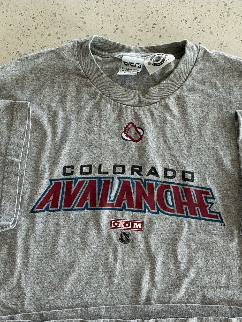000 - VINTAGE 00s COLORADO AVALANCHE CCM HOCKEY Y2K T SHIRT